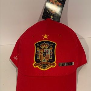 Red  Cap  With  Red Shield Soccer Sport España